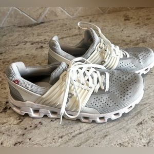 Oncloud Cloudswift grey and white. Excellent condition.